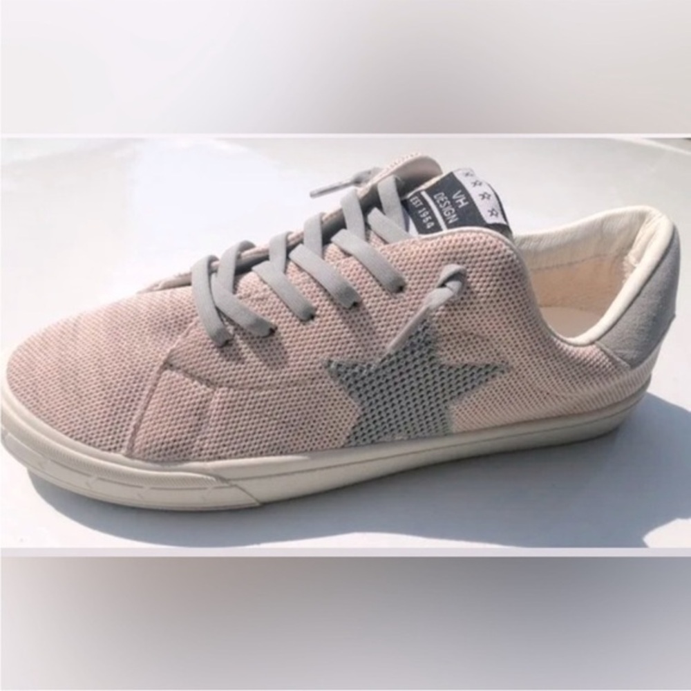 ▶️ Vintage Havana ◀️ VH Design Fly Pink & Grey Striped Star Sneakers - Size 6.5